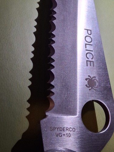 Spyderco police serrated - spyderco,