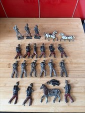 Lot de figurines en tôle