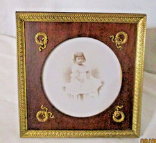 Ancien cadre porte-photo en laiton dore et placage acajou decor nœud Louis XVI