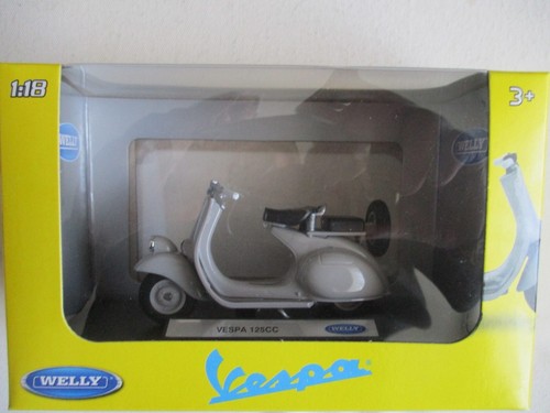 Miniature moto scooter vespa - moto,