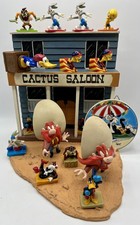 Lot figurines WARNER BROS/LOONEY TUNES/TITI + Décor SALOON + 1 carreau Nassos!