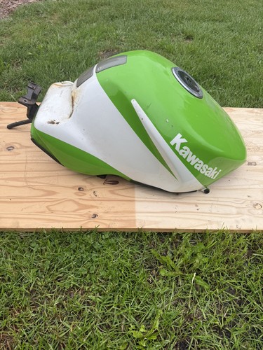 Réservoir kawazaki zx9r - kawazaki,