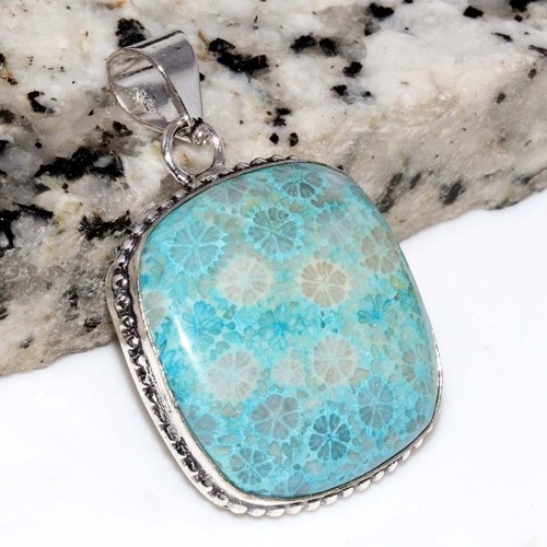 Pendentif corail fossile bleu - corail,