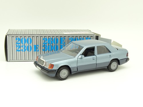 Nzg mercedes 200 - 1/35,