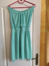Robe courte verte sans manches