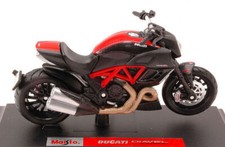 Miniature Moto Auto 1:18