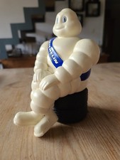 Michelin - Bibendum assis sur