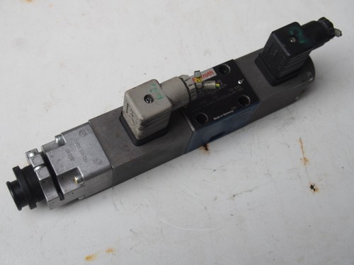Distributeur hydraulique - a),
