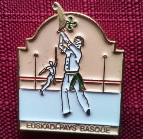 Pin sport pays basque - pin's,