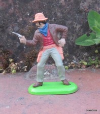 BRITISH FAR WEST / COWBOY SOLDIER FIGURE WITH REVOLVER