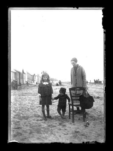 T029 enfants plage - à,