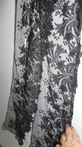 Large dentelle ancienne noire - ancienne,