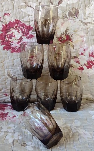 Anciens petits verres à - 7,