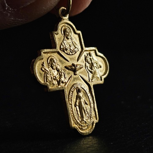 Pendentif croix scènes