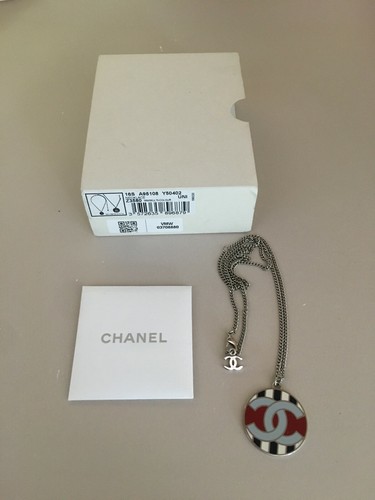 Beau collier chanel avec - collier,