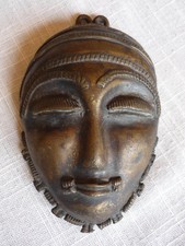 Masque africain ancien en