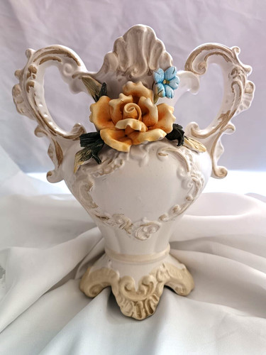 Vase capo monte signé - di, et