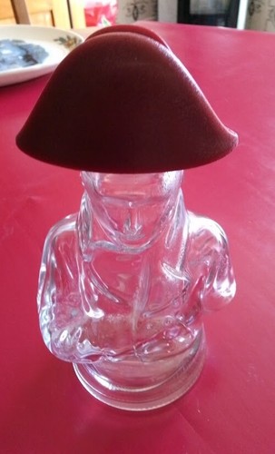 Bouteille neuve verre - verre, moulé
