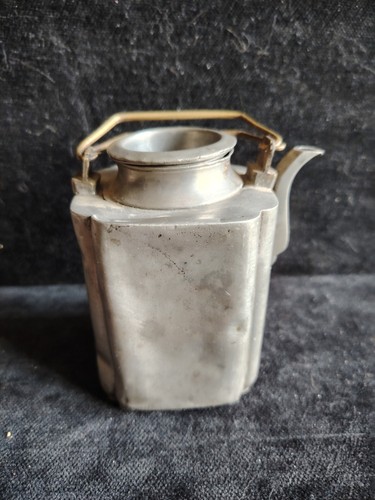 Jolie petite théière - jolie, en