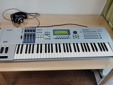 YAMAHA Motif ES6 avec câble