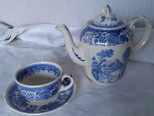 Cafetière tasse sous - et,
