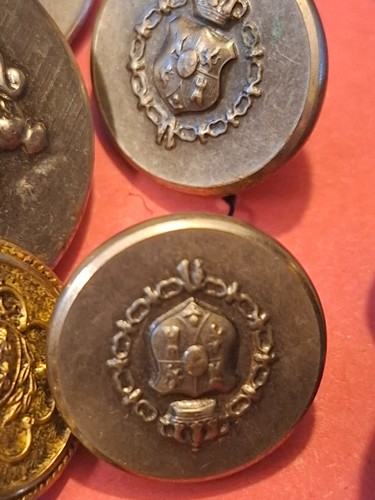 Lot boutons anciens livrée - boutons,