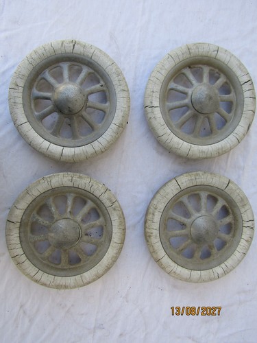Lot 4 anciennes roues - de,