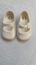 PAIRE DE CHAUSSURES BLANCHES A