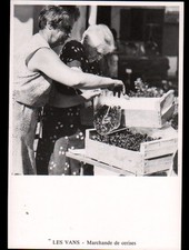 LES VANS (07) STAND MARCHANDE