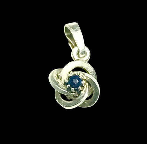 Magnifique petit pendentif - , en
