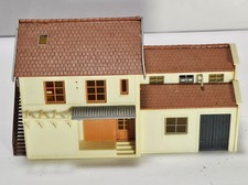 maison de gare avec son