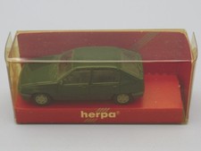 Voiture Opel Kadett verte -