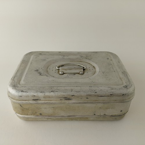 Ancienne boîte médicale