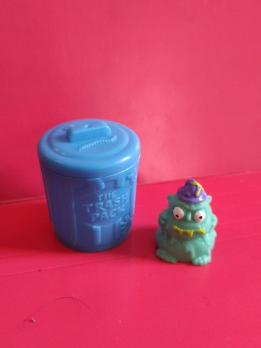 Figurine poubelle bleues the - ,