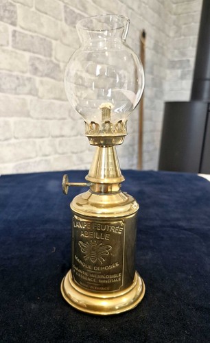 Ancienne lampe pétrole - à,