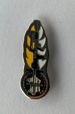 10 - PIN'S GENDARMERIE NATIONALE - ARMUMURERIE - FAMAS