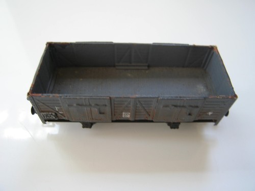 Ancien petit wagon tombereau