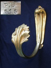 ANCIENNE PATÈRE VESTIAIRE PORTE MANTEAU APPLIQUE CROCHET ATTACHE EMBRASSE BRONZE