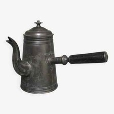 Chocolatière en tôle.