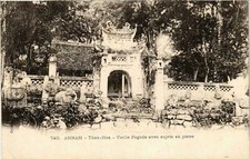 Old postcard AK Annam Old Pagoda with stone subjects VIETNAM-INDOCHINA (841319)