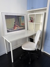 bureau blanc avec etageres et