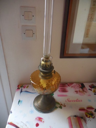 Ancienne lampe pétrole - ancienne, a