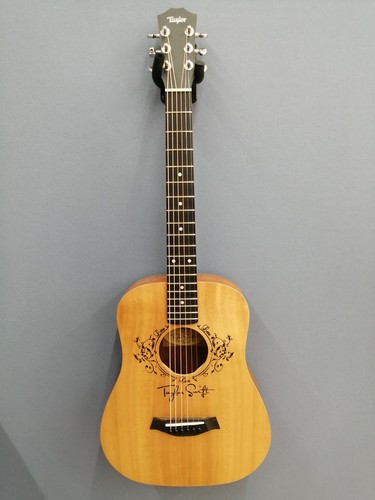 Mini guitare acoustique