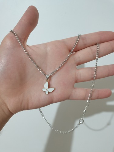 Collier avec papillon blanc - collier,
