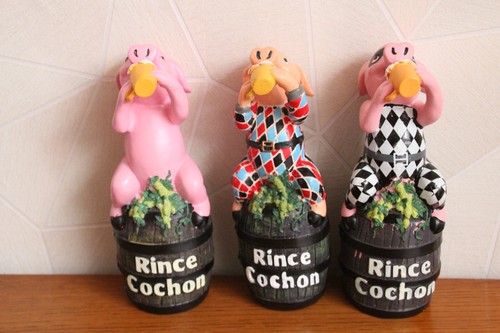 Neuf 3 figurines - /,