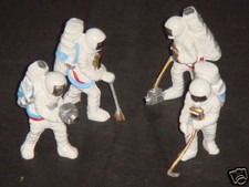 FIGURINES JIM 4 COSMONAUTES ON