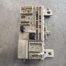 2005-2009 Volvo V50 fuse Box pn8690722