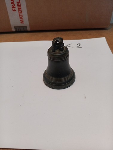 Cloche bronze signé aj - cloche,