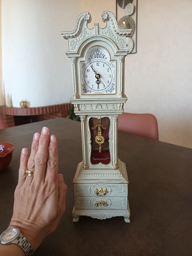 Pendule blanc doré - et,