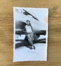 PHOTO D UN PILOTE DE CHASSE DEVANT SON AVION FRANCAIS ? POST WW2 OCCASION